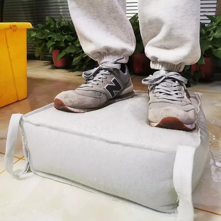 水で満たす洪水防御壁 水で活性化するバリア 洪水防止バッグ  - Flood Barrier Bag のレビューと価格